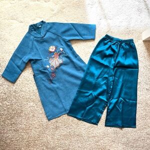 NWT Pretty Blue Embroidered Girl’s Ao Dai - size 4T